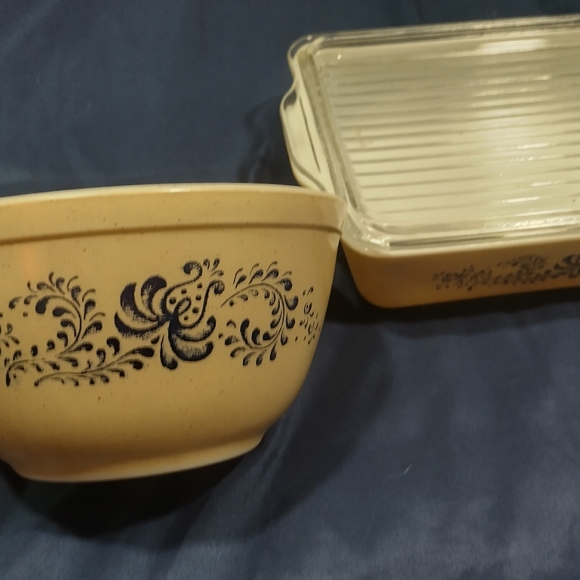Pyrex Homestead pattern - Picture 2 of 2
